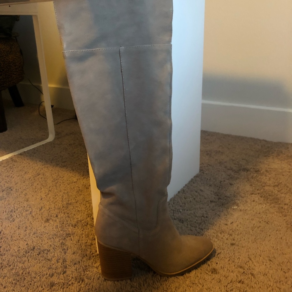 Steve Madden taupe saed boots